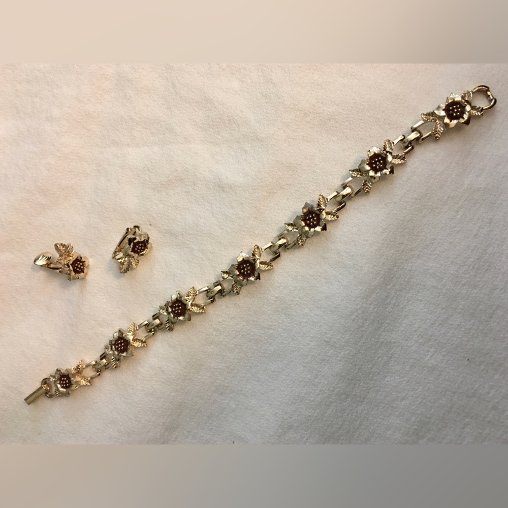 NOS 1975 STRAWFLOWER Goldtone BRACELET ONLY Sarah Coventry Floral Earring Availa
